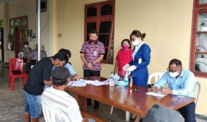 Camat Tompaso Pantau Penyaluran BLT Tahap Dua desa Tolok