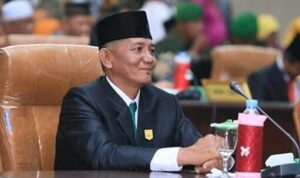 Husen Yahya Suit Pontoh