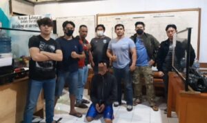 Terduga Charly, warga Desa Kapataran saat diamankan di Mapolres Minahasa