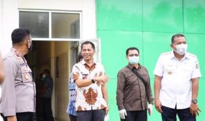 Tinjau lokasi vaksinasi